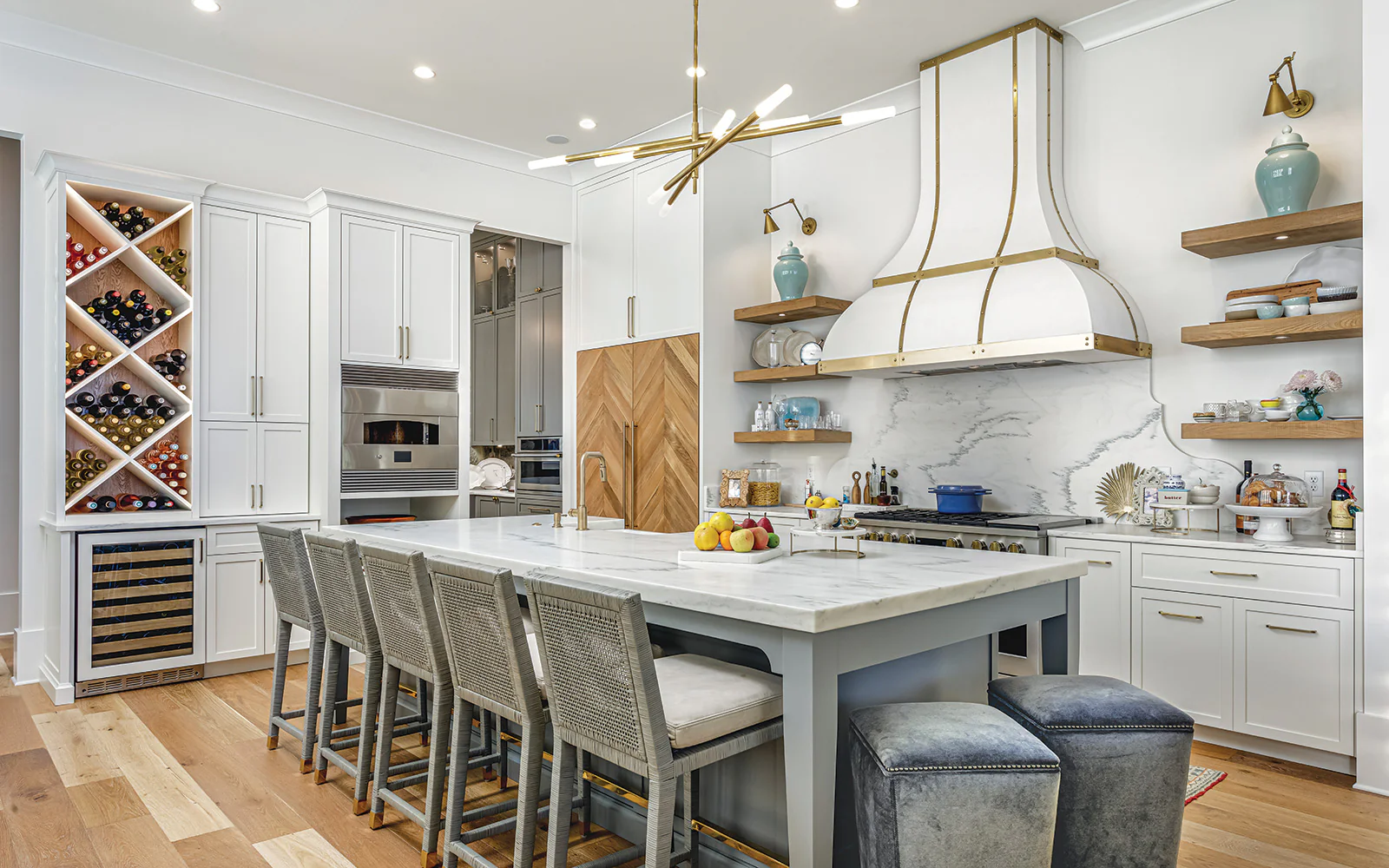 Choosing the right range hood? Explore top models like Café CVW93044PWM, Samsung NK30R5000WG, KitchenAid KVIB602DSS, Bosch HDD86052UC & Vent-A-Hood BH458PSLDSS.