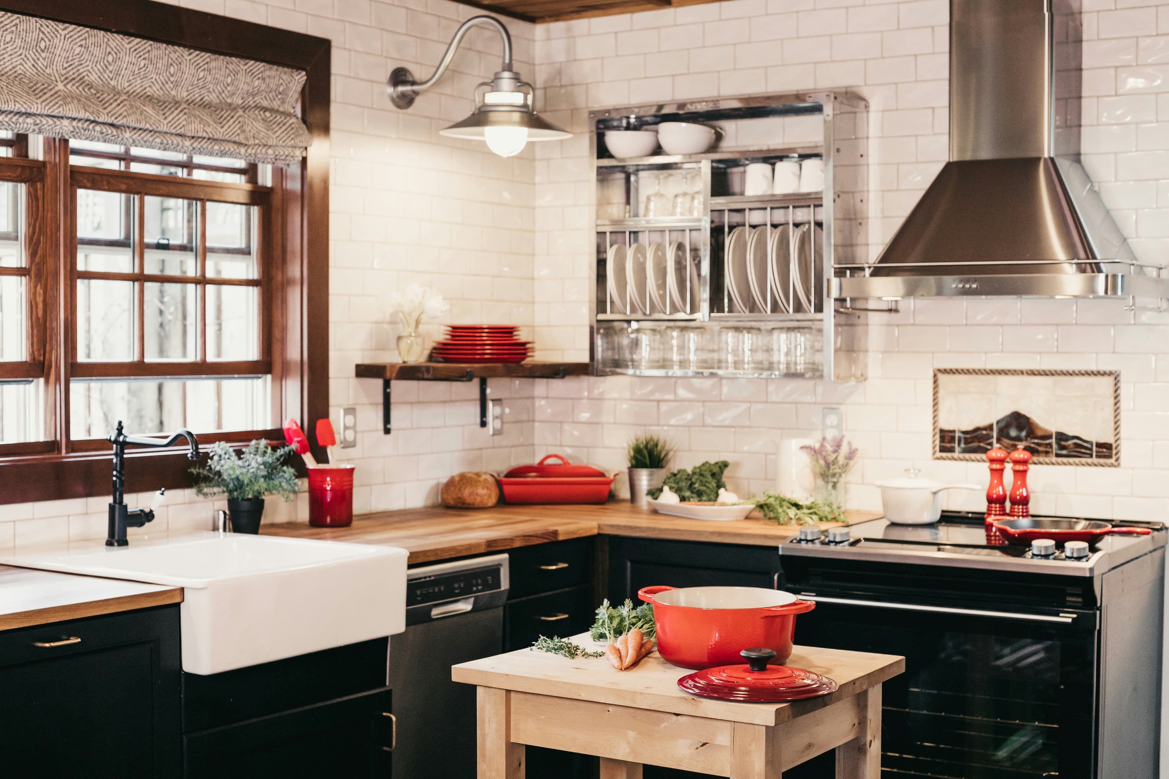 Transform your kitchen into a high-performance command center this holiday season with expert appliance tips and workflow strategies that ensure every feast is a flawless success. Master maintenance, organization, and efficiency to celebrate stress-free and impress your guests with seamless holiday hosting.