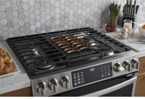 GE PGS930SELSS Extra-large Integrated Reversible Cast Iron Grill/griddle