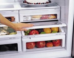Humidity Controlled Vegetable Compartments And Sealed Snack Pans