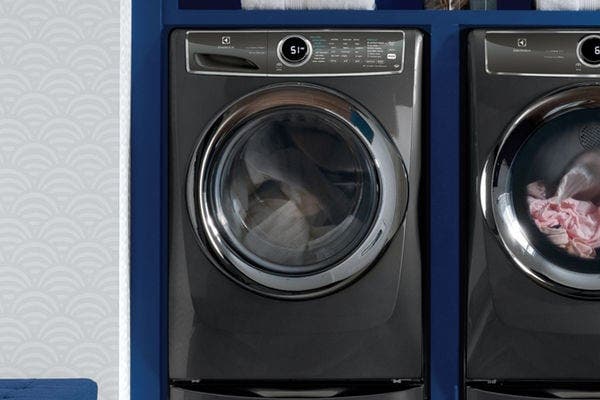 Electrolux EFLS527UTT Perfect Steam Removes Tough Stains