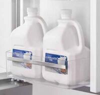 Bosch B36CT81SNS Wide Gallon Door Bin