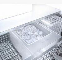 Miele F2411SF Master Cool Icemaker Ice Cubes For Cold Drinks