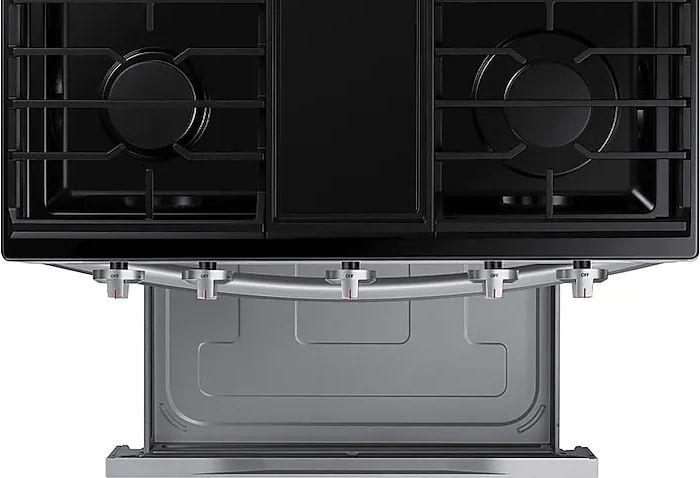 Samsung NX60A6311SS Extra Space For Your Cookware