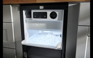 KitchenAid KUID308HPS Holds 35 Pounds Of Ice