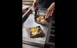 KitchenAid KFDC558JYP Chrome-infused Electric Griddle