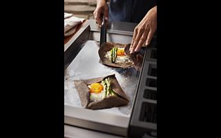 Chrome-infused Electric Griddle