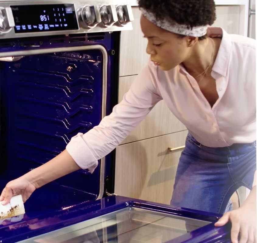 LG LSEL6333F Keep Your Oven Clean Without The Elbow Grease