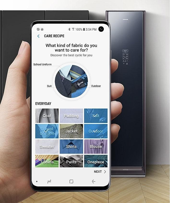 Samsung DF60R8200DG Control In The Palm Of Your Hand <br>• Wi-fi Connectivity