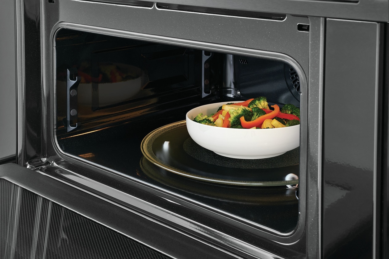 Frigidaire GCWM3067AD Fast Convection Cooking, Right In The Microwave