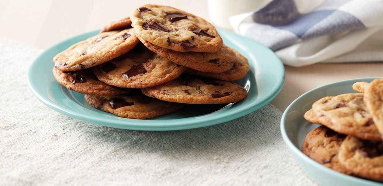 Frigidaire FCWM3027AD Achieve Better Baking Results With Fan Convection