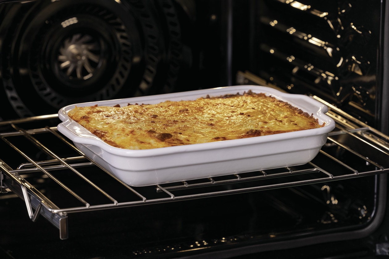 Frigidaire FCWM3027AD Get That Perfect Finish With Customizable Broil Temperatures