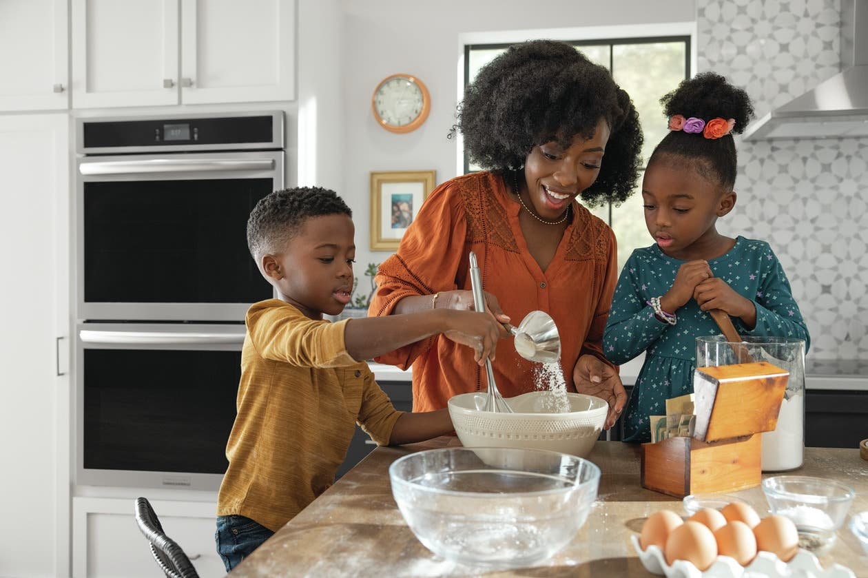 Frigidaire GCCG3648AS Five Burner Cooktop Provides Ultimate Flexibility