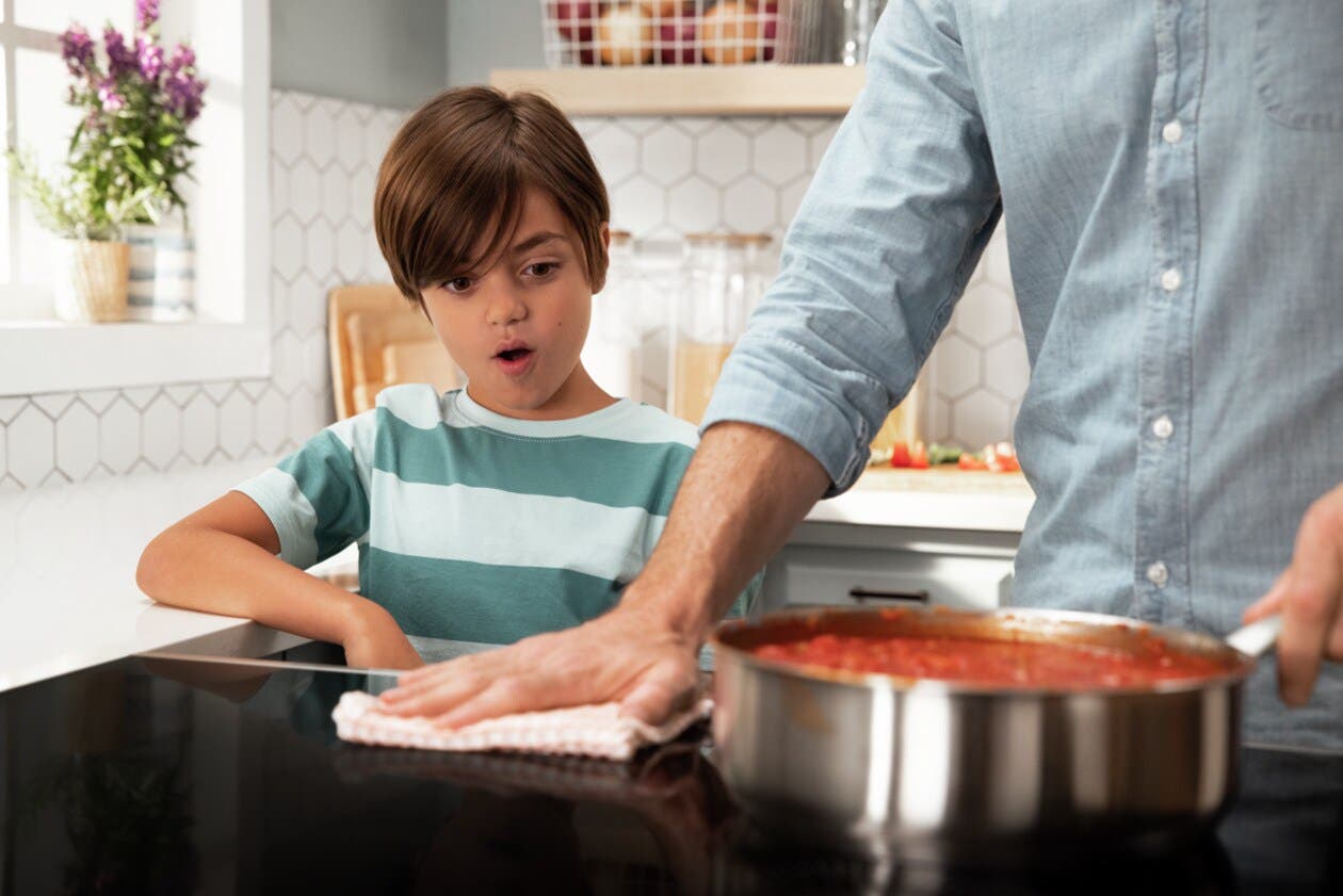 Frigidaire GCFI3060BF Keeping Your Cooktop Clean Has Never Been Easier