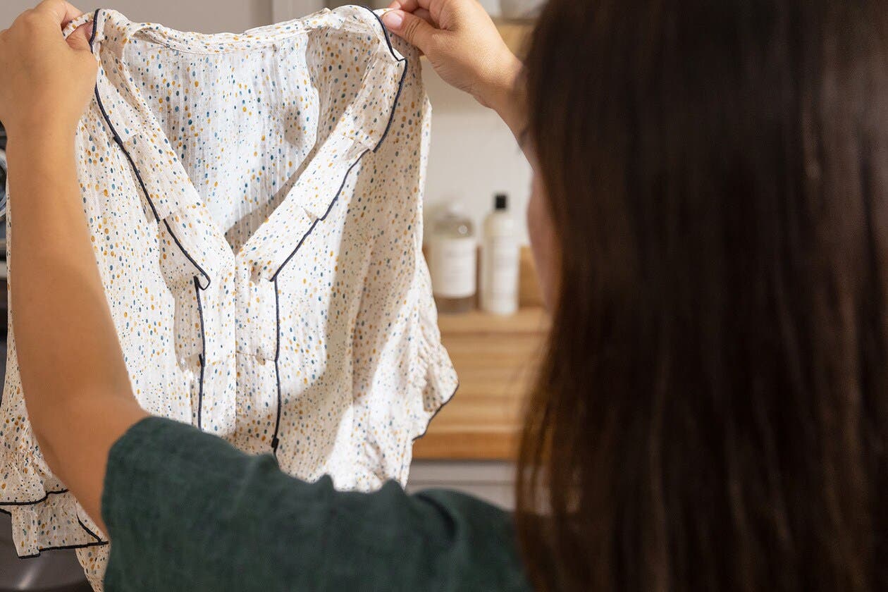 Electrolux ELTE7600AW Instant Refresh Cycle Revives Fabrics Without Washing