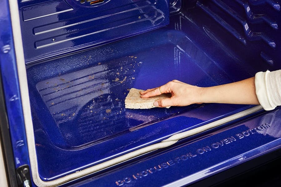 LG LSIL6336F Keep Your Oven Clean Without The Elbow Grease