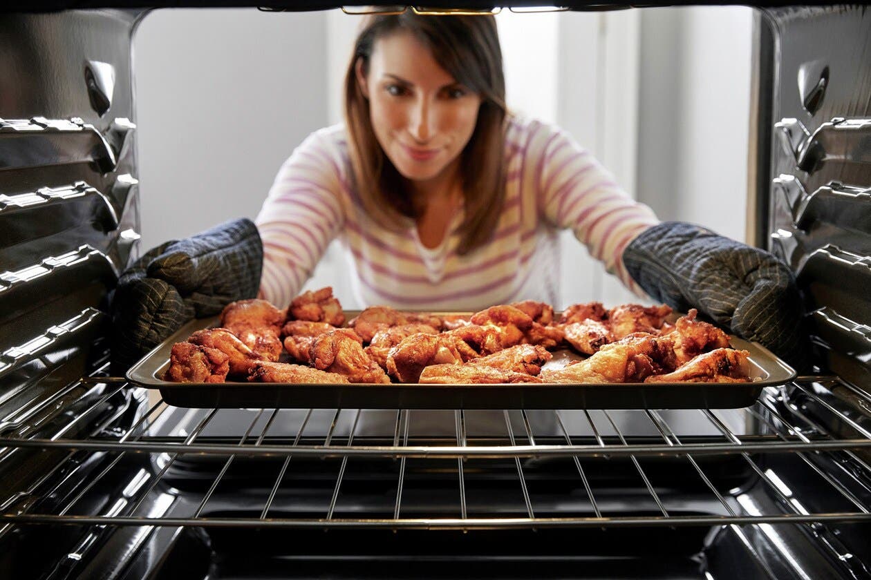 Frigidaire FGEW3069UF Make Healthier And Delicious Meals With Air Fry