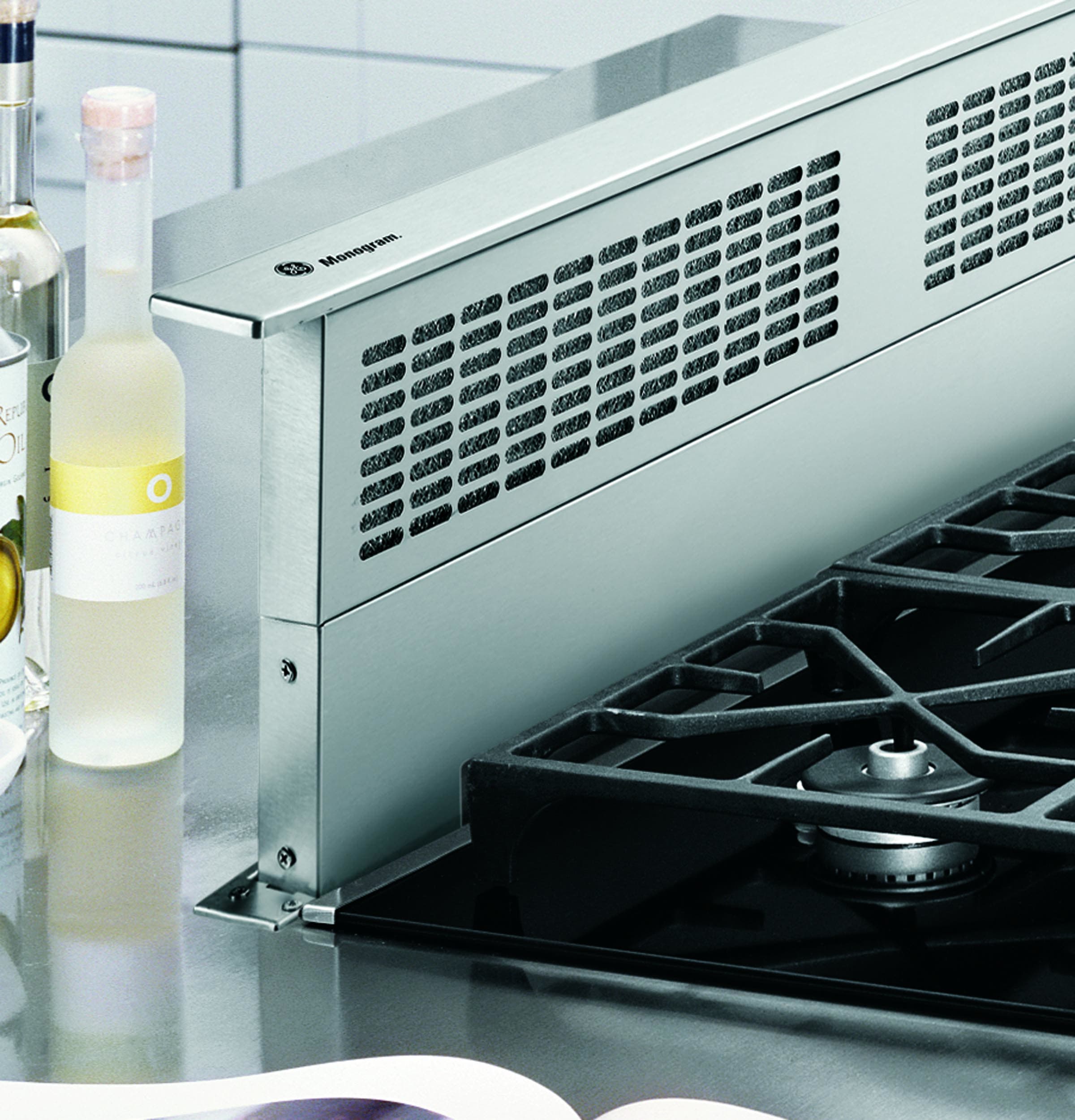 GE JVB98SHSS Raises To 8-1/2" Over Cooktop Surface