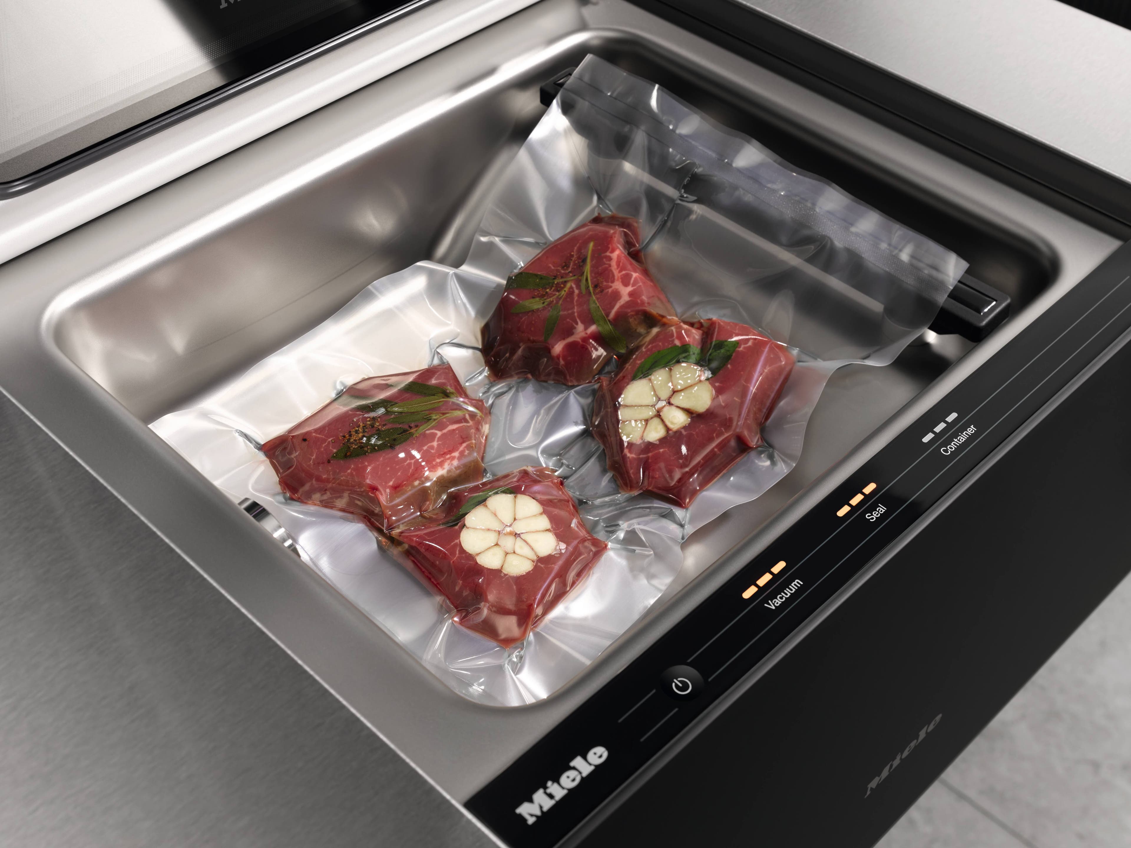 Miele EVS7670AMB Large Useable Space 