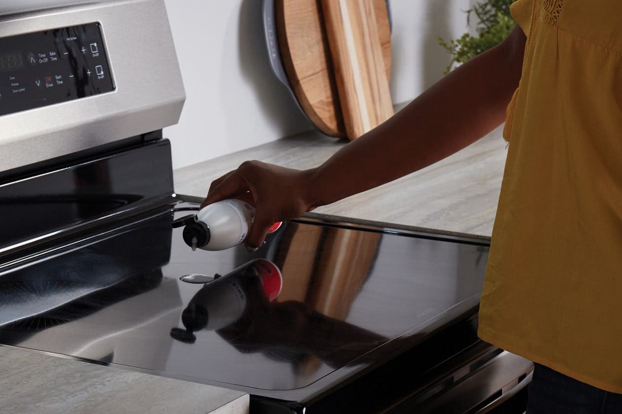 Frigidaire 10FFCTKT01 Readyclean™ Ceramic & Glass Cooktop Cleaner Gently Cleans Tough Stains