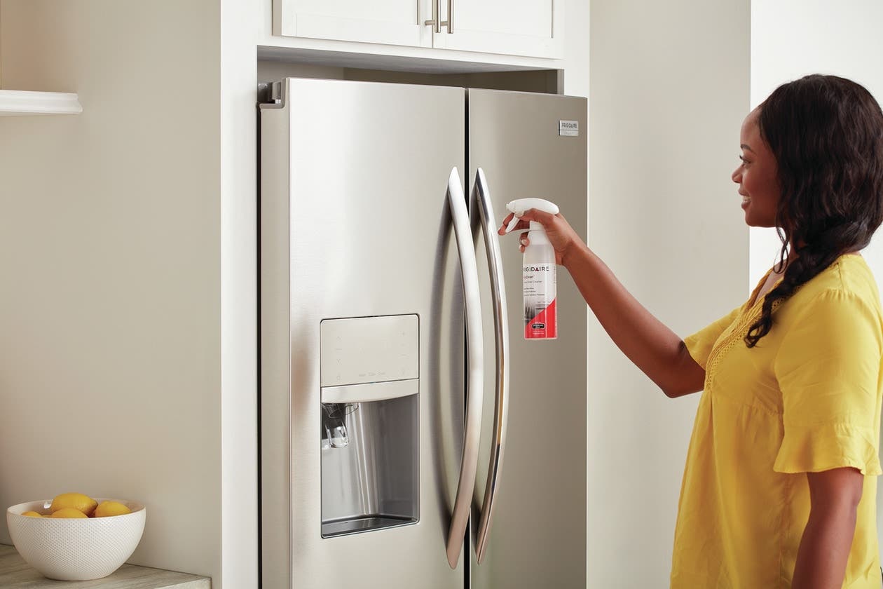 Frigidaire 10FFCTCL02 Protects & Polishes