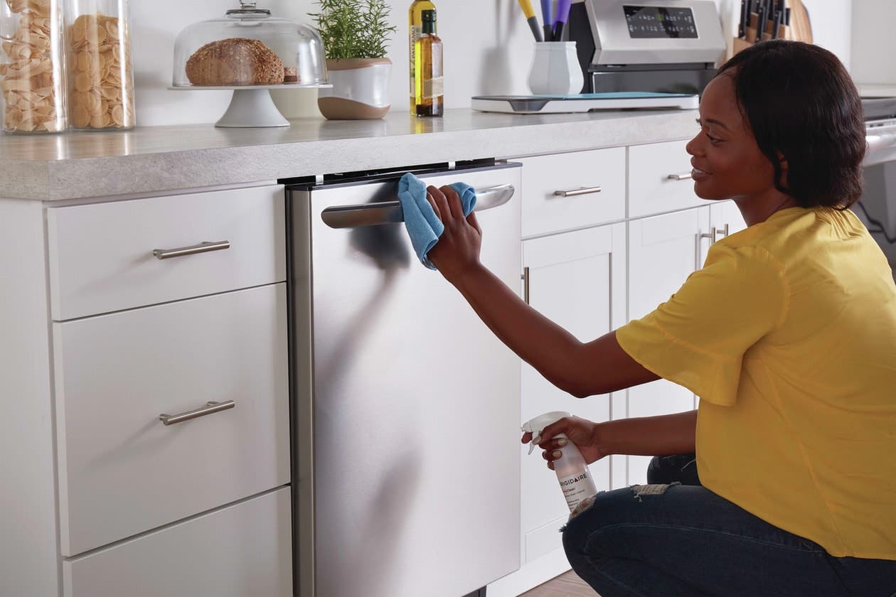 Frigidaire 10FFMICF01 Leaves A Brilliant Shine