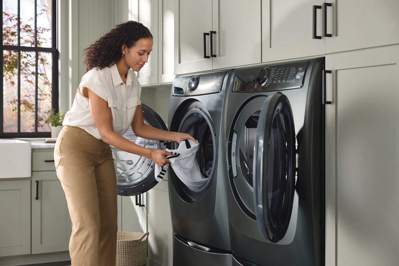Electrolux ELFE7738MW Balanced Dry™ Keeps Clothes Cooler