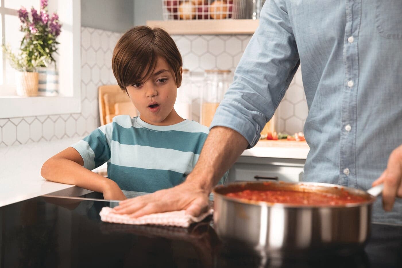 Frigidaire GCFI3070BF Easy-to-clean Cooktop Surface
