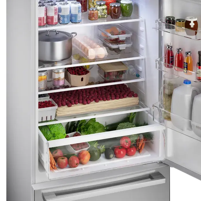 Bosch B33CM10SNS Full Width Produce Drawer