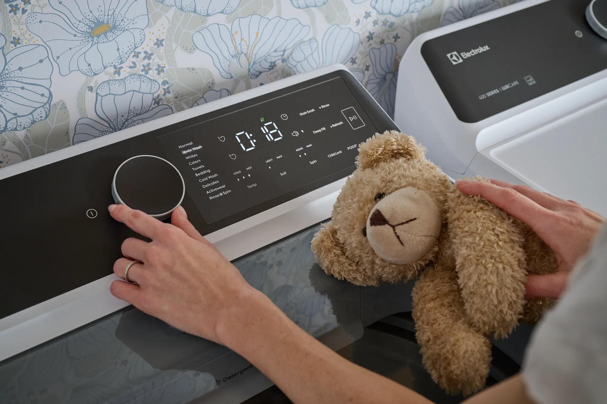 Electrolux ELVW7405AW 18-minute Fast Wash