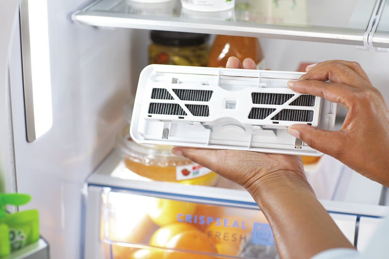 Frigidaire FRIGCOMBO9 Captures And Keeps Odors Away