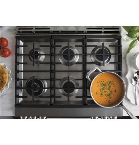 Edge-to-edge six burner cooktop