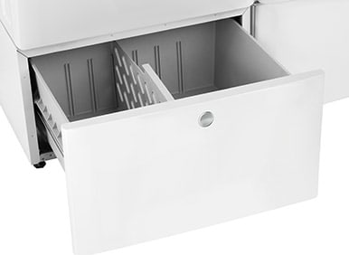 Smooth opening with Luxury-Glide Drawers