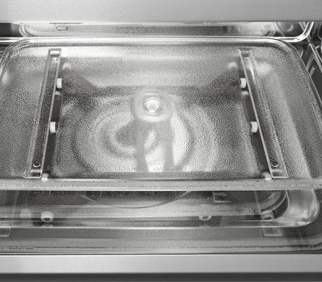 Maytag MMV5220FW WideGlide(TM) Tray