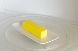 Frigidaire FFCE1638LB Melt & Soften