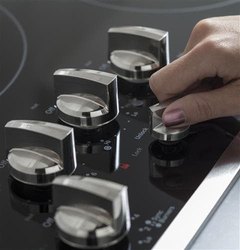 GE PP7036DJBB Control Lock Capability