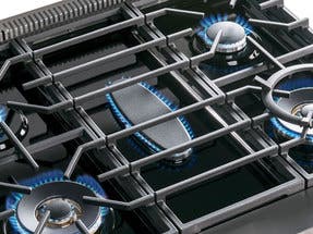 Blomberg BDFP34550SS Oval-shaped Center Burner