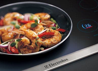 Electrolux EI30IF40LS Adapts to Different Pot & Pan Sizes