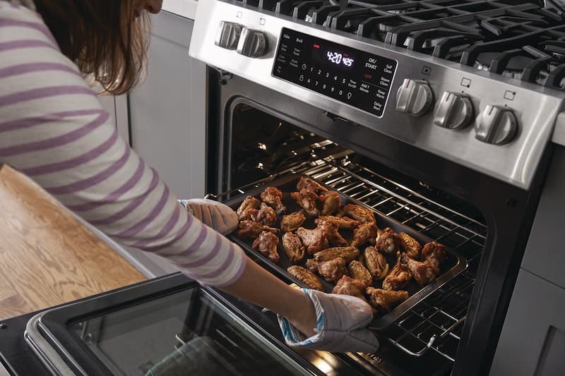 Frigidaire FGGH3047VF Make healthier and delicious meals with Air Fry
