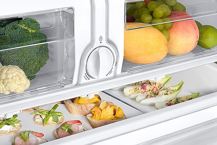 Samsung RS25J500DSR Two Humidity-Controlled Crisper Drawers