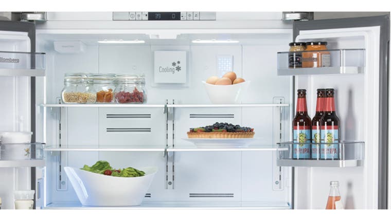 Blomberg BRFD2230SS Height-adjustable Cantilever Shelves