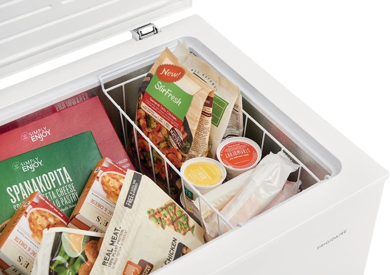 Frigidaire FFCS0922AW Removable Basket