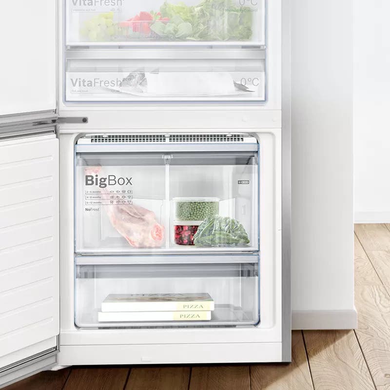 Bosch B36CD50SNS Protects Frozen Food From Defrosting.