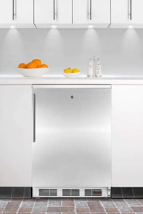 Summit FF7LPUBBISSHV Stainless Door with Vertical Thin Handle