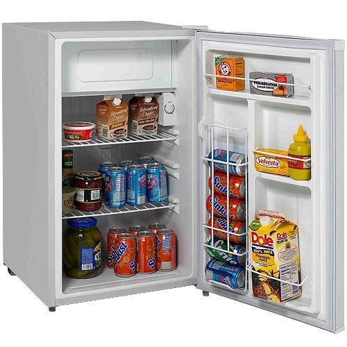 Avanti RM4401W White