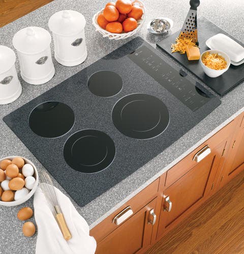 GE PP950WMWW Pattern White on Black Surface