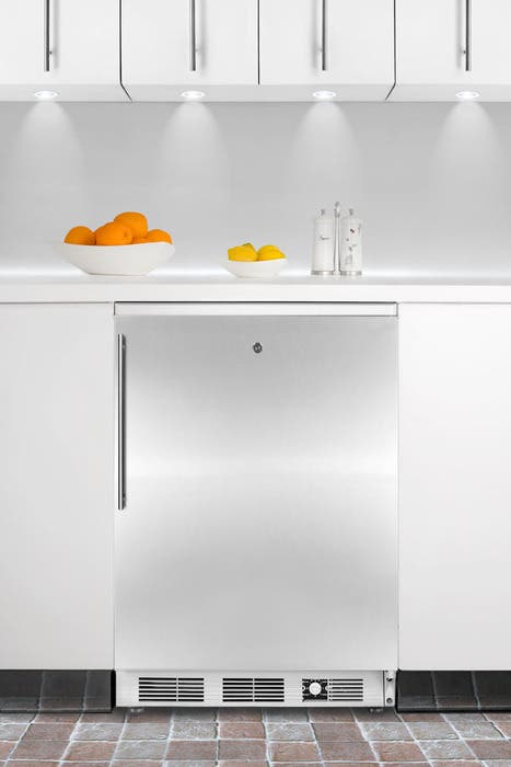 Summit SCFF55LIMSSHV Stainless Door with Vertical Thin Handle