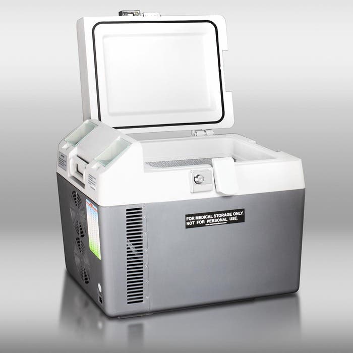 Summit SPRF26M Portable 12V/24V cooler