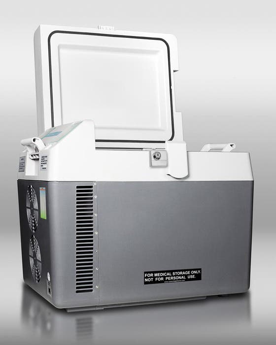 Summit SPRF26M Portable 12V/24V cooler