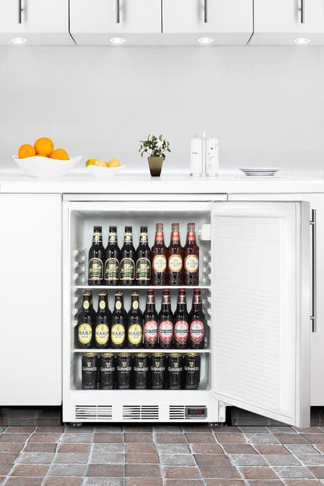 Summit FF7LPUBBISSHV Stainless Door with Vertical Thin Handle